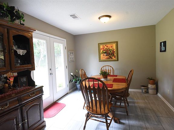 5th image of 131 Fulcher Dr