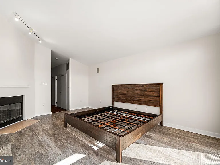 438 Spruce St — Photo 11