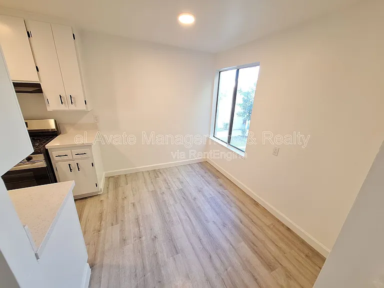 11744 Runnymede — Photo 7