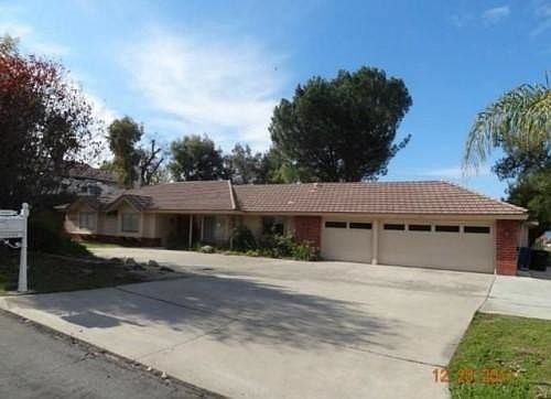 1st image of 40521 La Cadena Ct