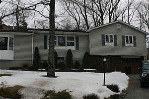 1st image of 4 Oak Ct E