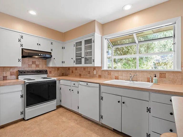 7505 SW Alden St — Photo 9
