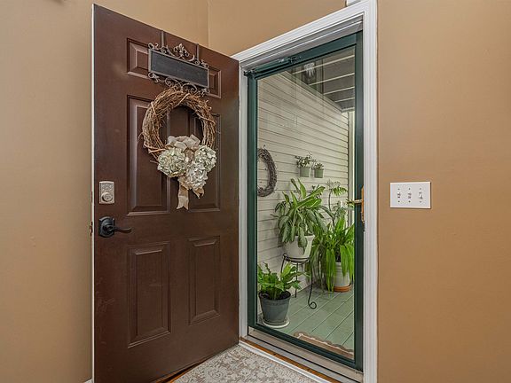 5th image of 105 Highland Creek Ln
