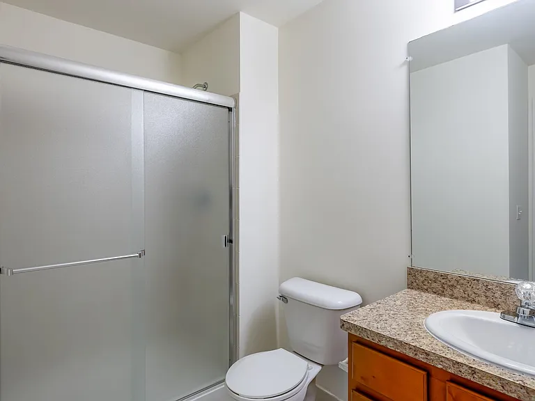 Ashford Apartments — Photo 37