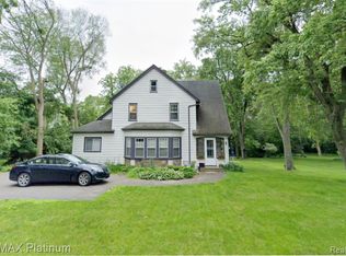 1002 Atlantic St, Milford, MI