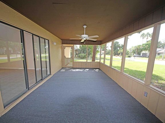 5th image of 215 Applewood Cir