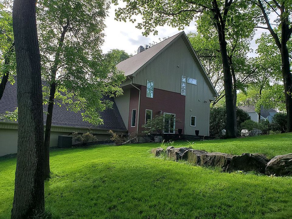 2nd image of 1600 Fairfield Rd S