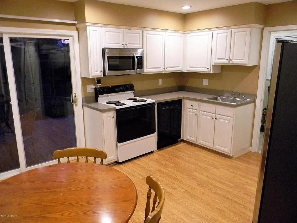 3 bed, 2.5 bath, 1163 sqft, $1,950 — Photo 2