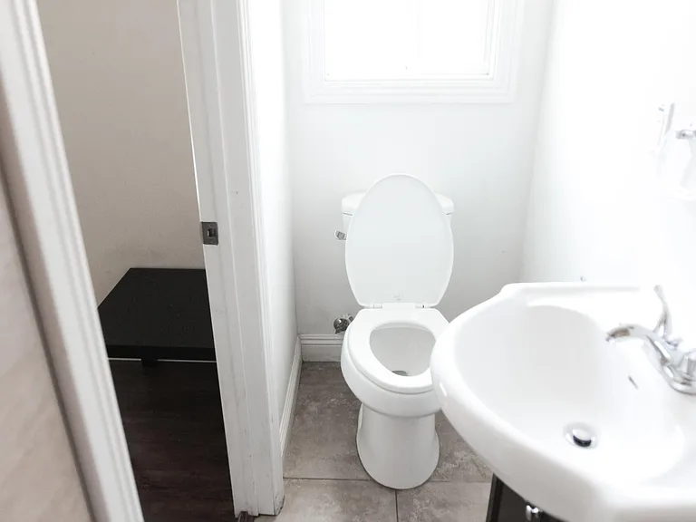 1248 W 37th Dr — Photo 27