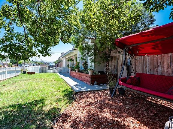 3rd image of 10263 Oleander Ave