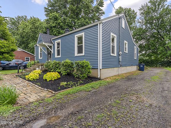 3rd image of 2576 Martin Ave