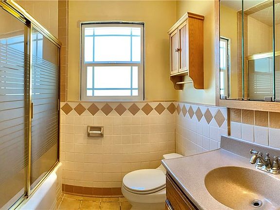 5th image of 7651 Danby Ave