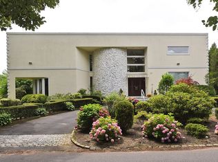 137 Willow Rd, Woodmere, NY 11598