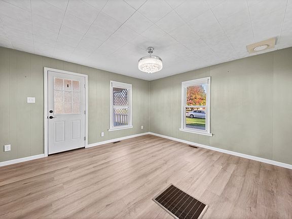 5th image of 1004 Court St