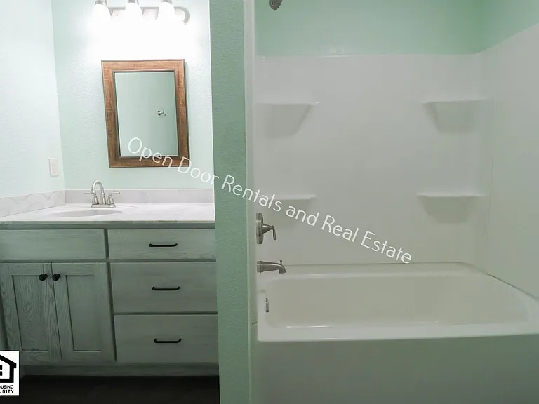 302 S Walsh St — Photo 7