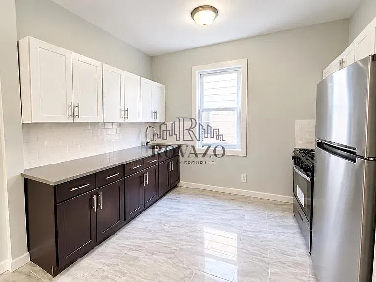 2 bed, 700 sqft, $1,800 — Photo 1