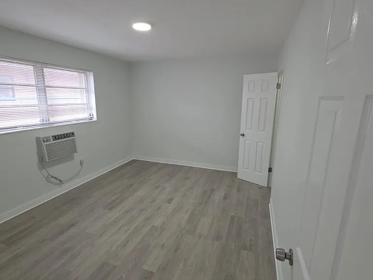 7624 Pembroke Rd #C — Photo 12