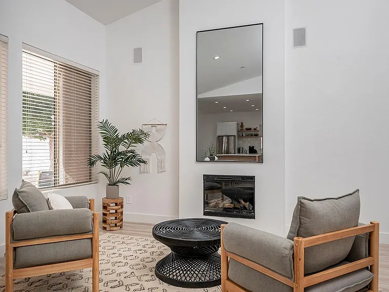 4707 E Robin Ln — Photo 9