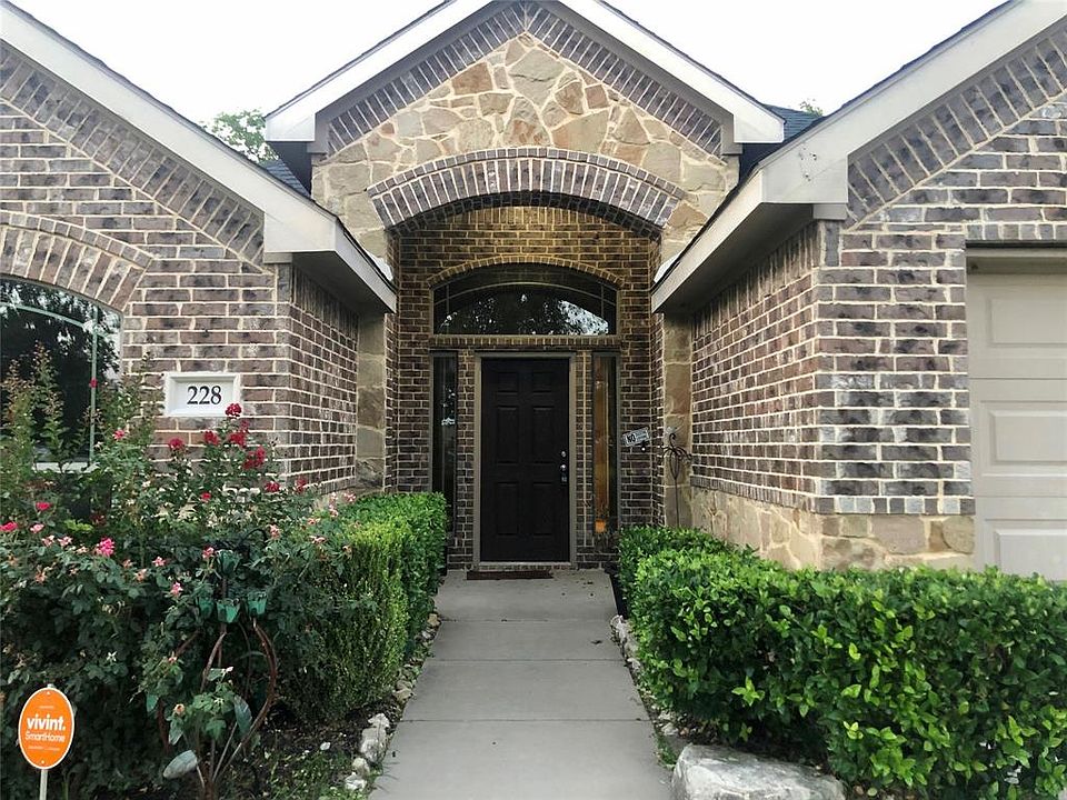 1st image of 228 Commonwealth Cir