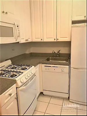 Rented by Manhattan Realty Group | media 7
