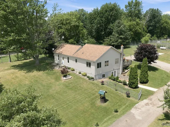 4201 Galbraith Line Rd, Croswell, MI 48422