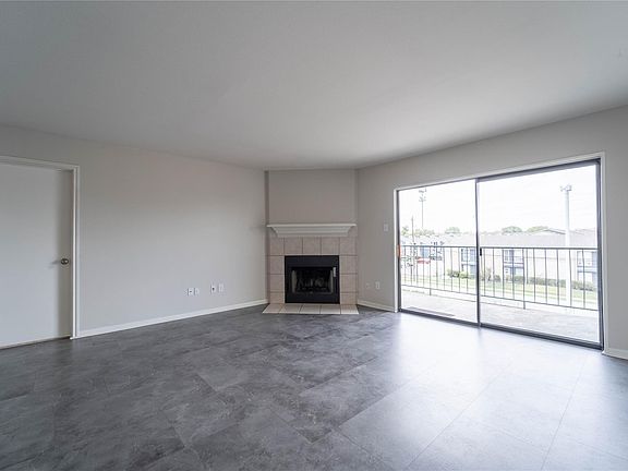 4th image of 2824 S Bartell Dr APT 39