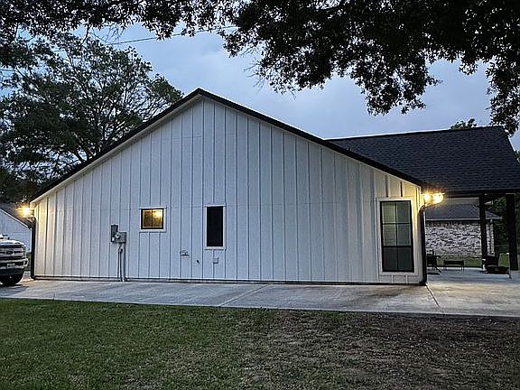 3rd image of 3129 Oak Ave
