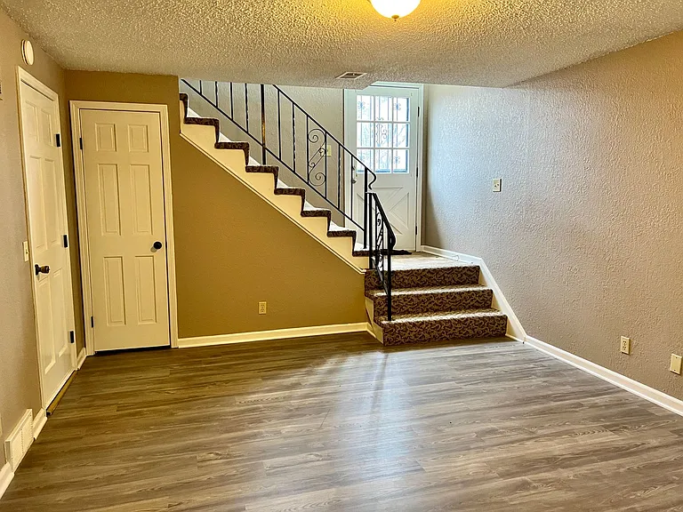 2342 S Crysler Ave — Photo 12