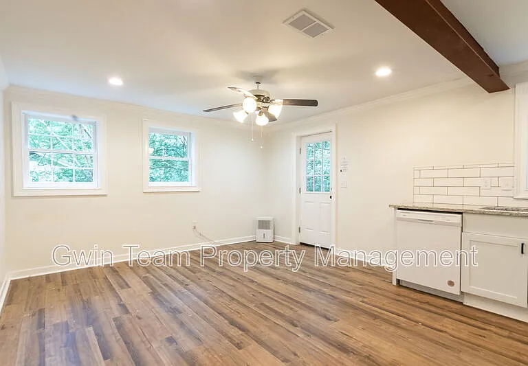 4932 Rock Haven Dr — Photo 4