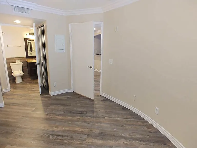 Villa De Adel Apts — Photo 59