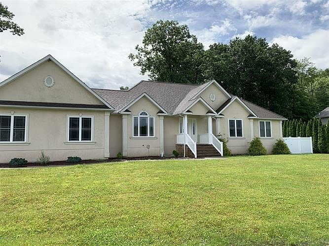 1st image of 201 White Oak Dr