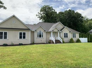 201 White Oak Dr, Olyphant, PA 18447