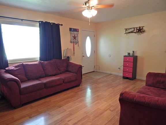 3rd image of 925 Stanwood Dr