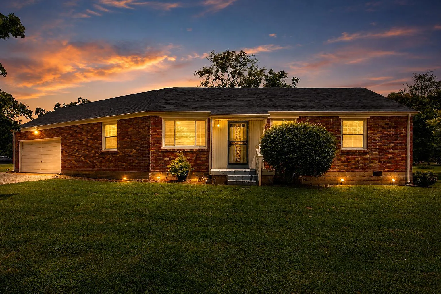 3 bed, 1.5 bath, 1286 sqft, $2,250 — Photo 1