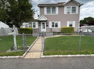 25 Claremont Ave, West Babylon, NY 11704