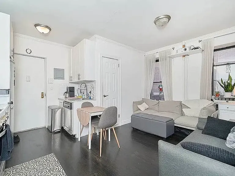 318 E 11th St #2 — Photo 2