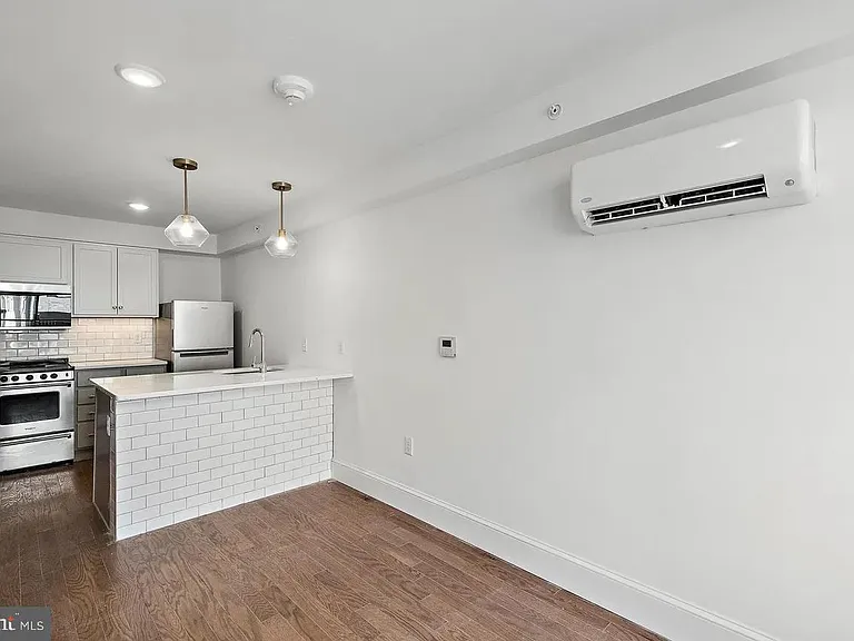 15 W Girard St #105 — Photo 2