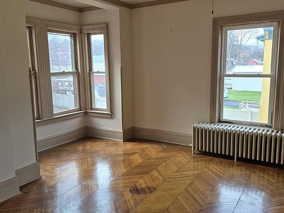 3rd image of 128 Market St APT 5