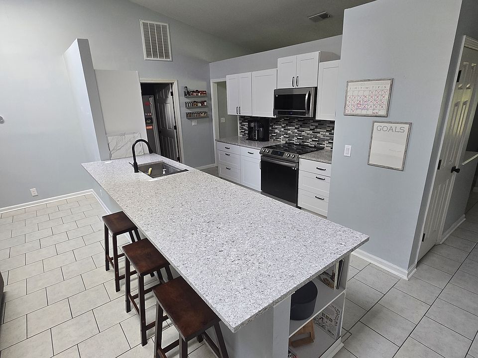 1st image of 121 Marys Dr