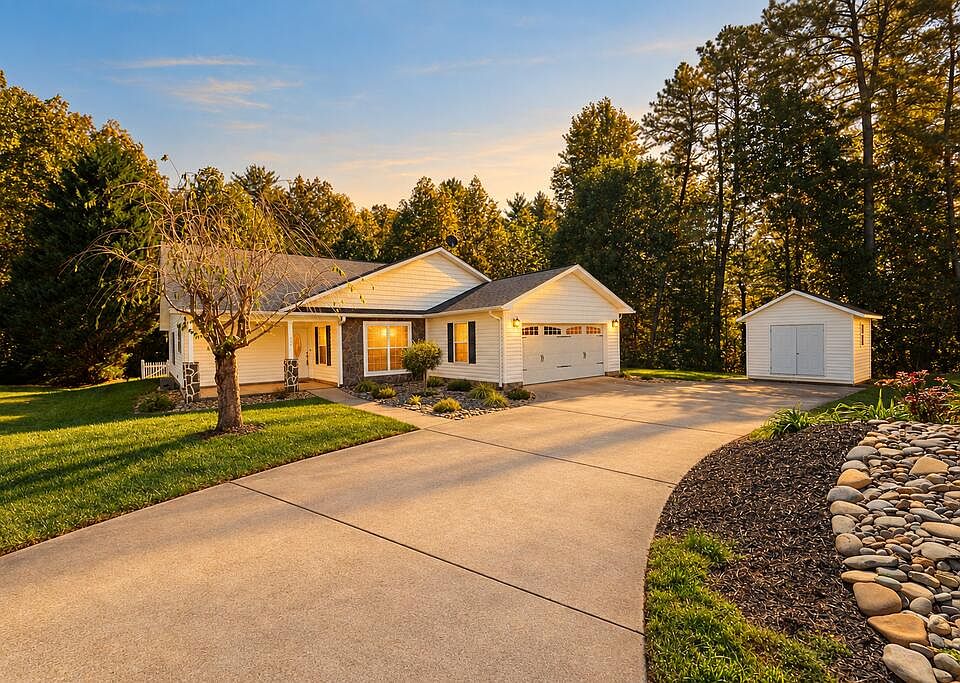 1st image of 32 Coventry Cir E