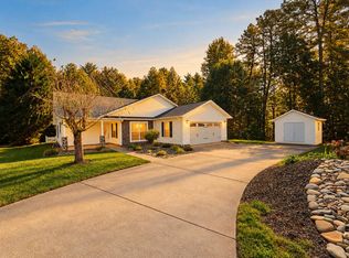 32 Coventry Cir E, Franklin, NC 28734