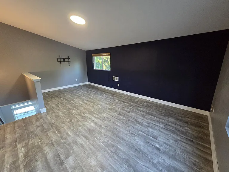 Flex Room/Bedroom #4 (3rd floor)