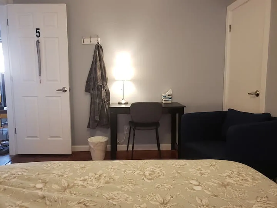 8 bed, 1760 sqft, $1,100 — Photo 2