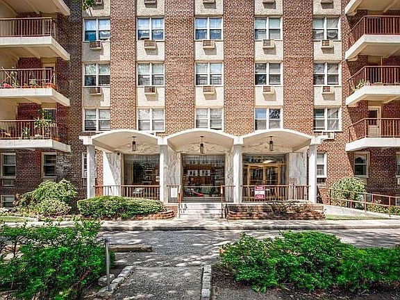 5th image of 14055 34th Ave APT 3G