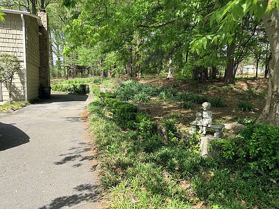 5th image of 261 Lackey Ln