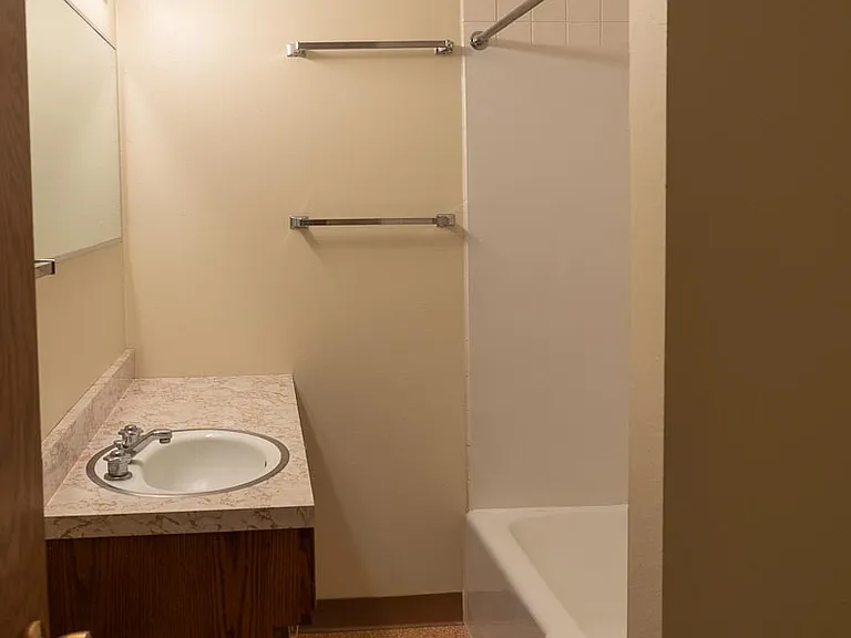 127 E Lincoln St #5 — Photo 5