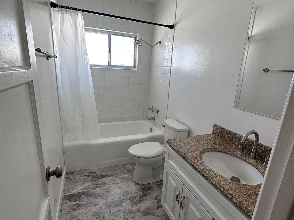 1st image of 4354 N Lakewood Blvd #1