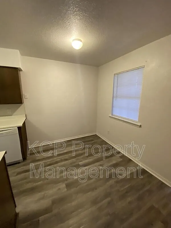 1 bed, 1.0 bath, 1000 sqft, $595 — Photo 4