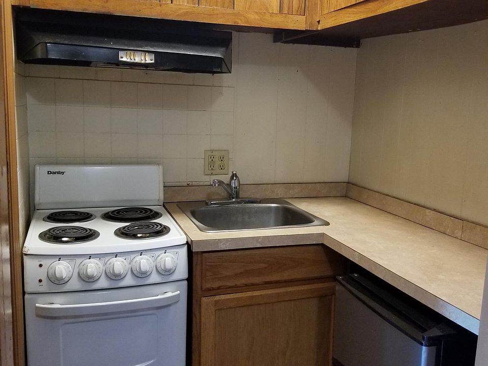 2nd image of 224 N College St