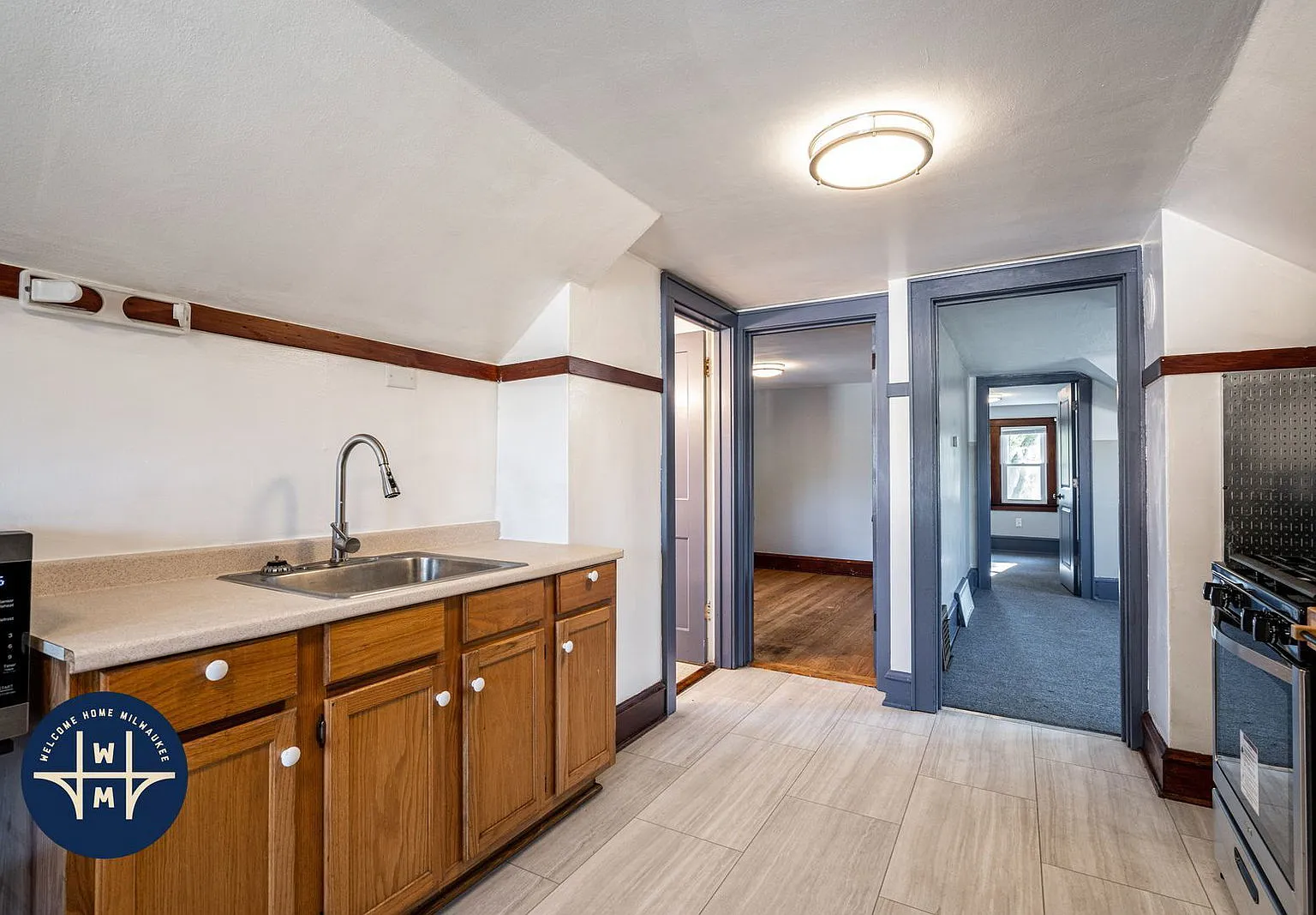 2 bed, 1.0 bath, 858 sqft, $1,498 — Photo 3